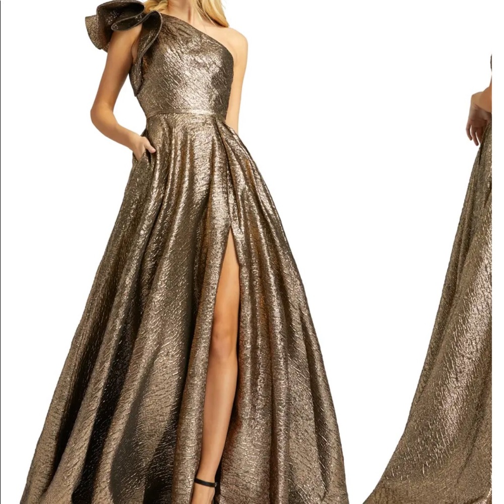 Mac Duggal Crinkle Gold Gown Size 2